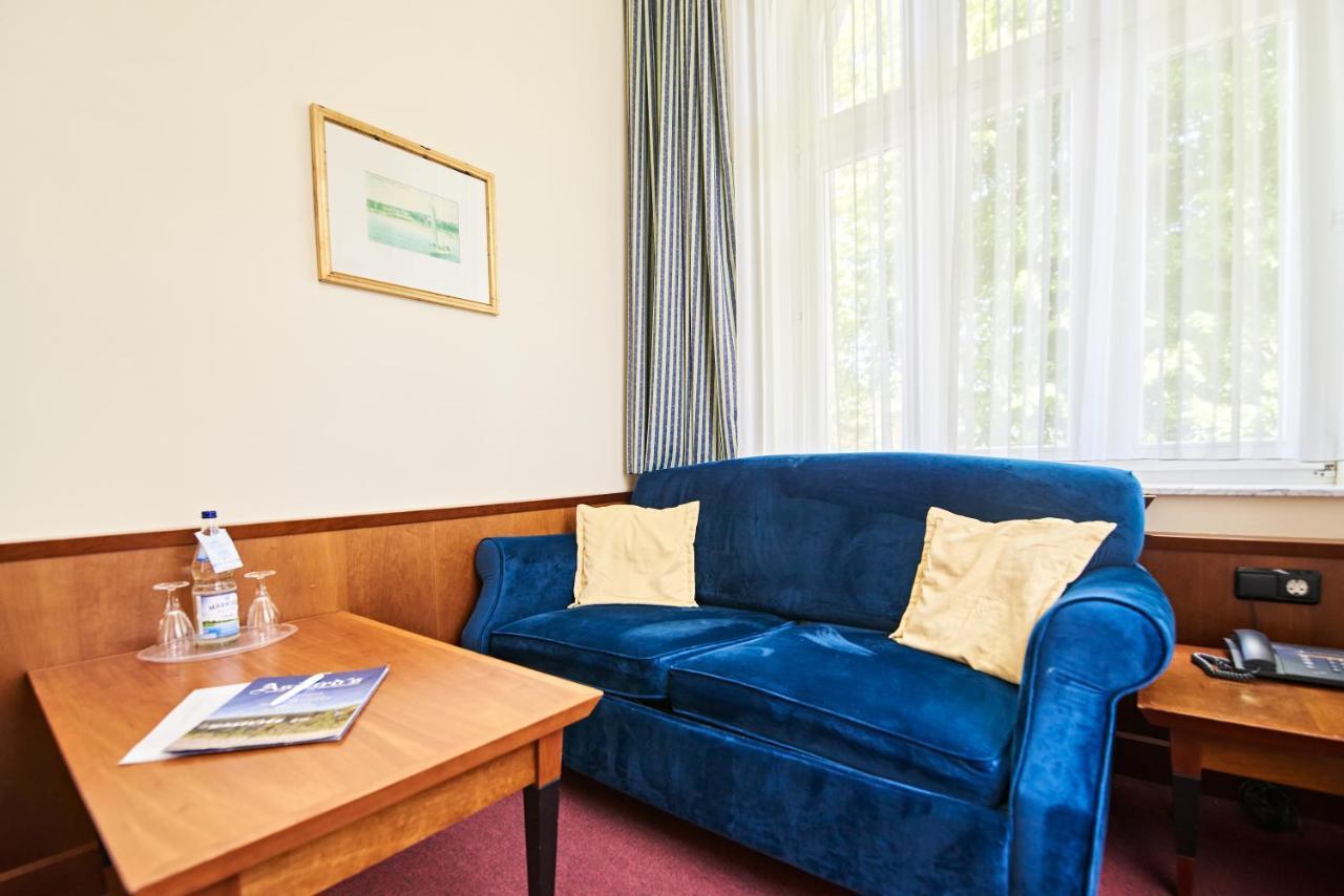 One-Bedroom Apartment Sea Side,1294036282:JPEG