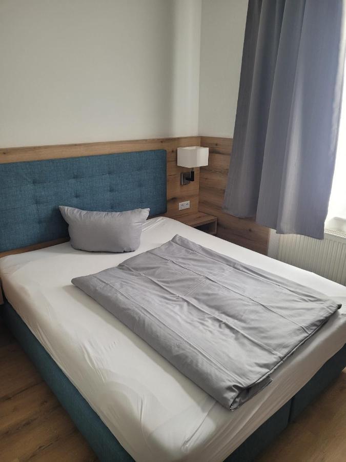 Large Single Room,1611096080:JPEG
