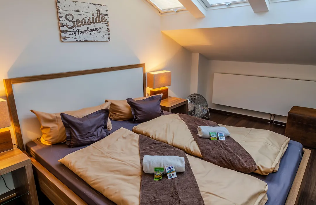 Seaside-Townhouse-1