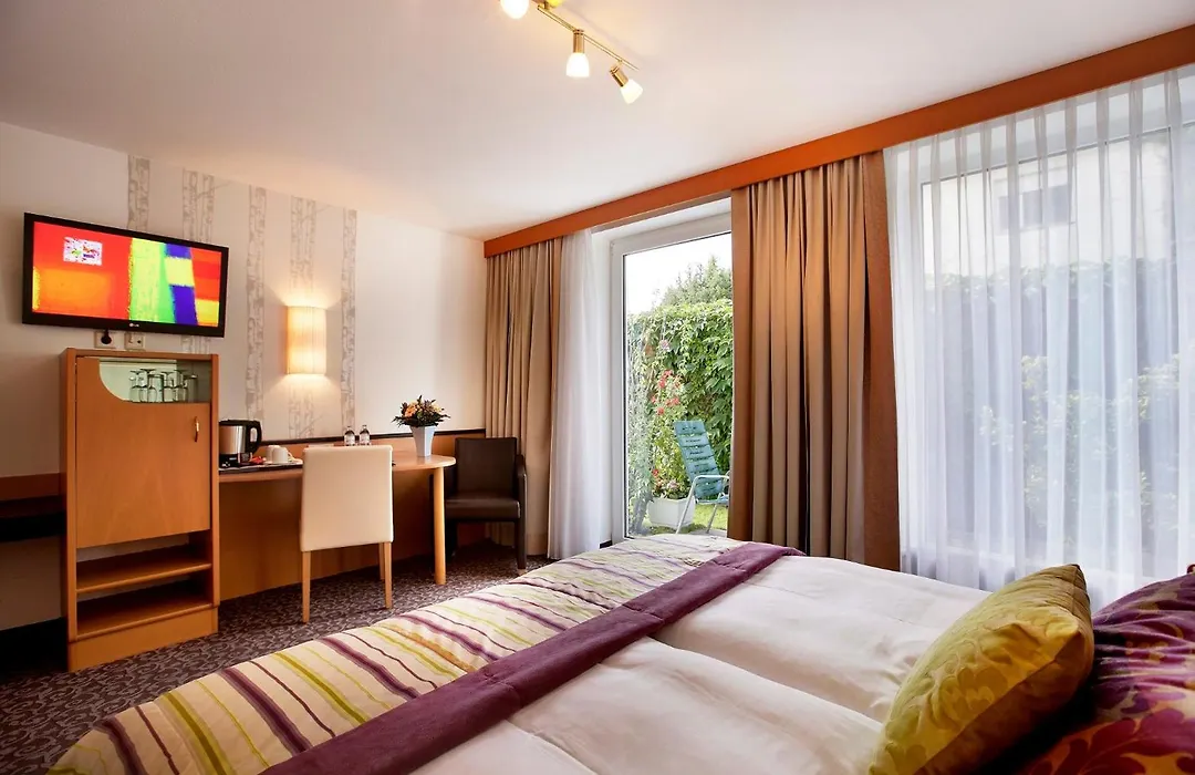 Strandhotel Alte Donau-1