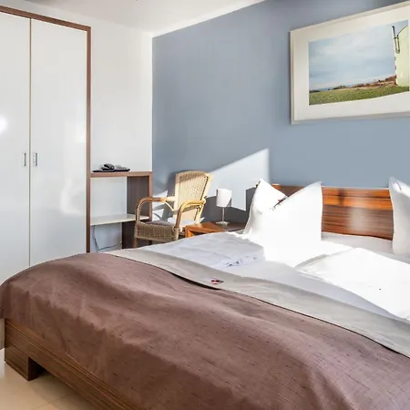 Strandhotel Dranske-3